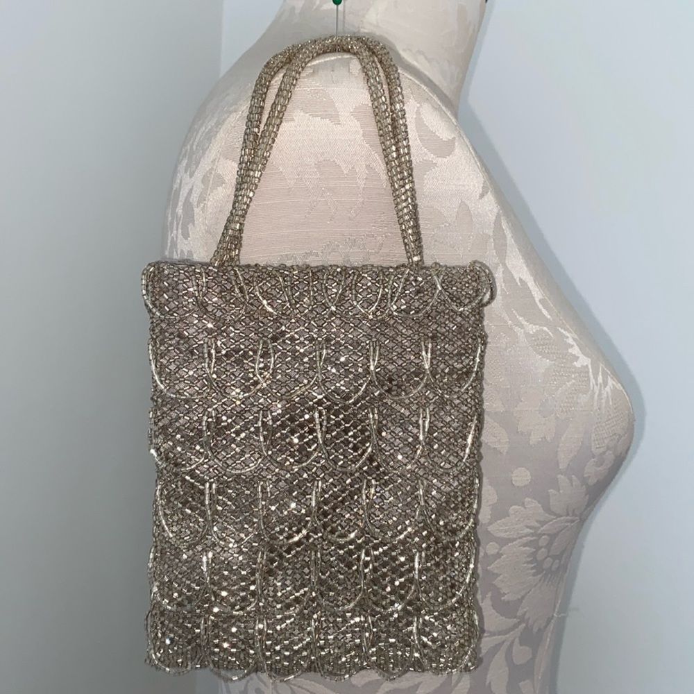 Vintage style beaded bag in silver!